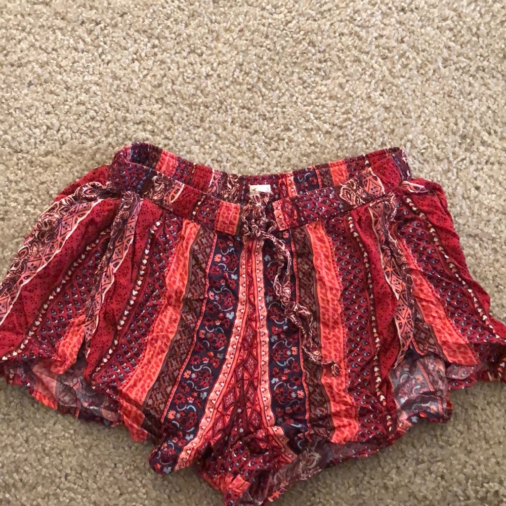 Hollister flowy shorts